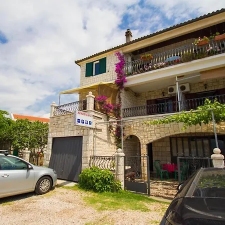 566b Apartment